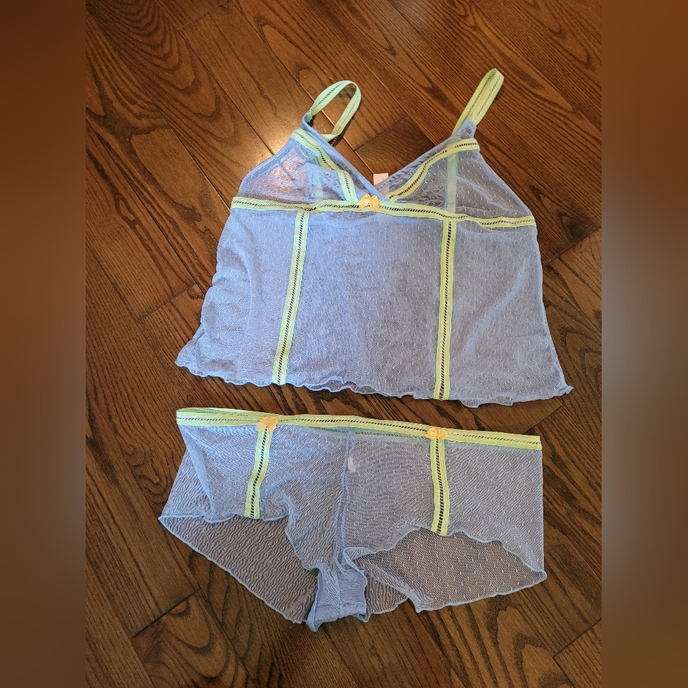 Lacy 2 PC Lingerie Set, Great Condition, adjustable straps.
